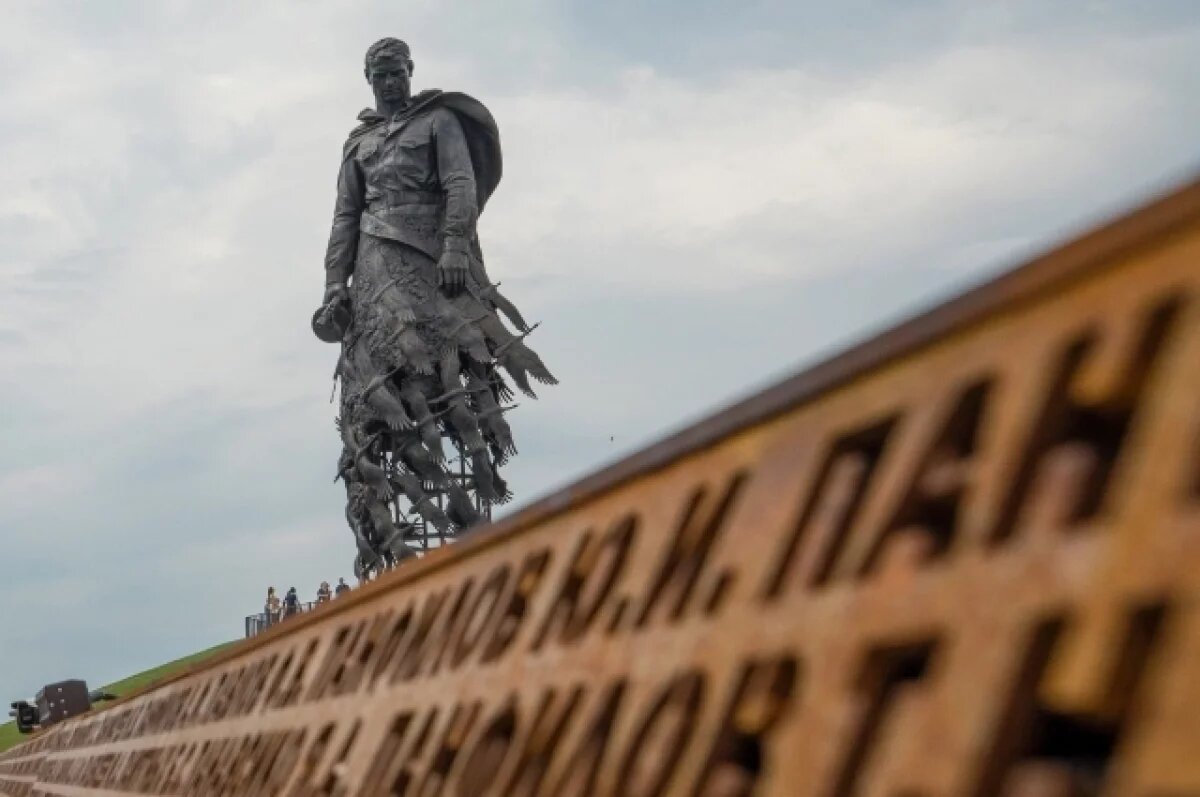   Самую большую в стране георгиевскую ленту развернут в Ржеве