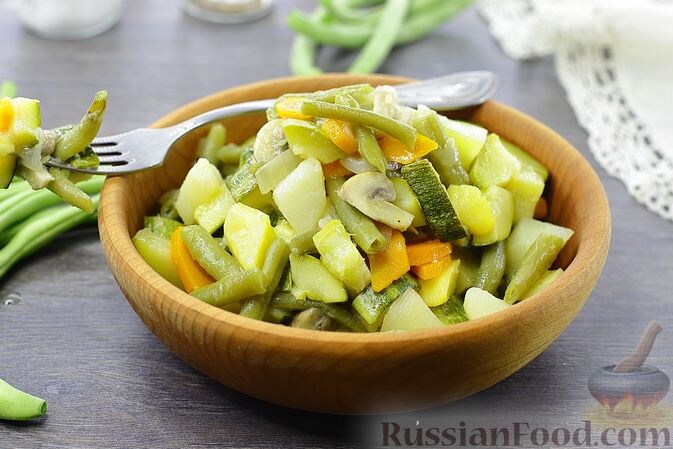 картофель, кабачки, фасоль стручковая, шампиньоны, лук репчатый, морковь, масло растительное, соль, перец чёрный молотый