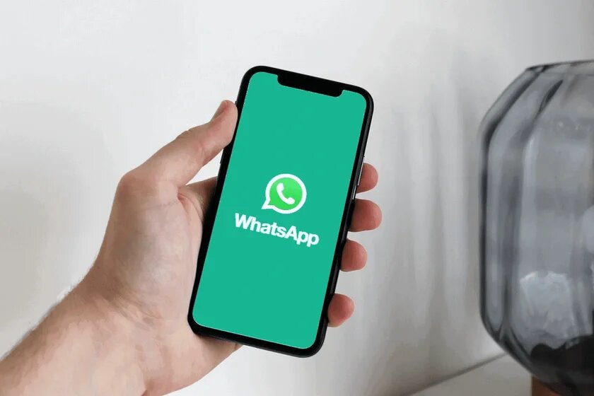 В России применяется практика замедления работы WhatsApp. В этом СМИ признался член комитета Госдумы по информационной политике, информационным технологиям и связи Антон Немкин.