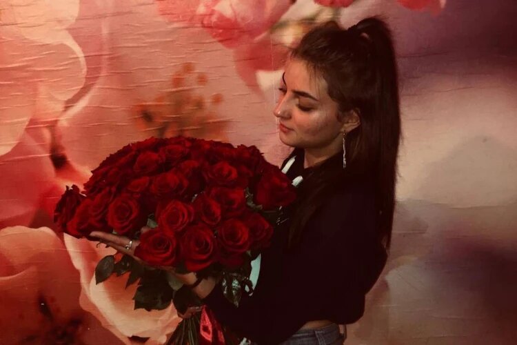 Мужчина предлагал 17-летней девушке отношения, но после скандала уехал из города. Фото: личный архив Кристины
