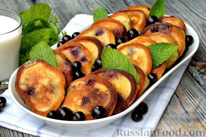 кефир, смородина чёрная, сахар, яйца, масло растительное, мука, сода