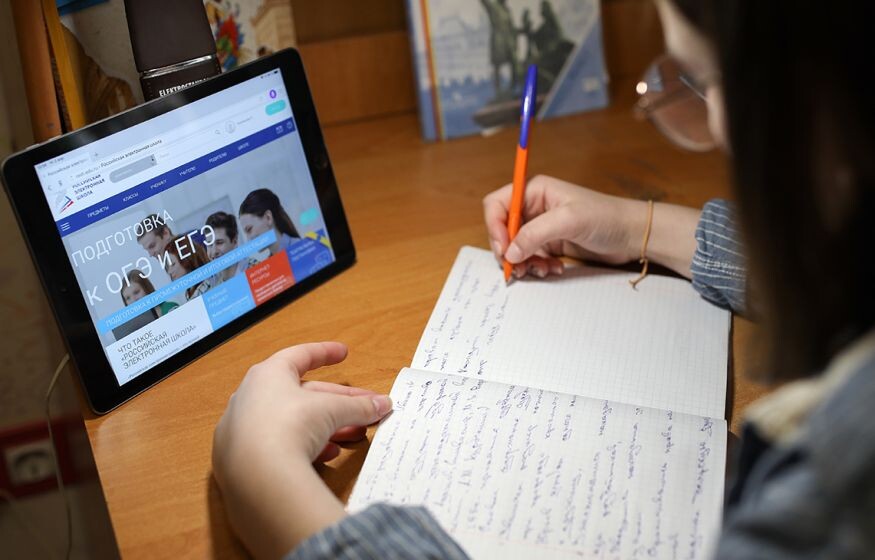    «Нужно прекращать "выкачивать" деньги из карманов родителей за репетиторов ЕГЭ»: депутат