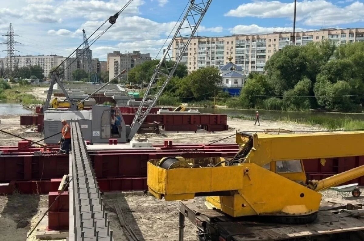    На строящемся мосту через Свиягу в Ульяновске начали монтировать пролёты