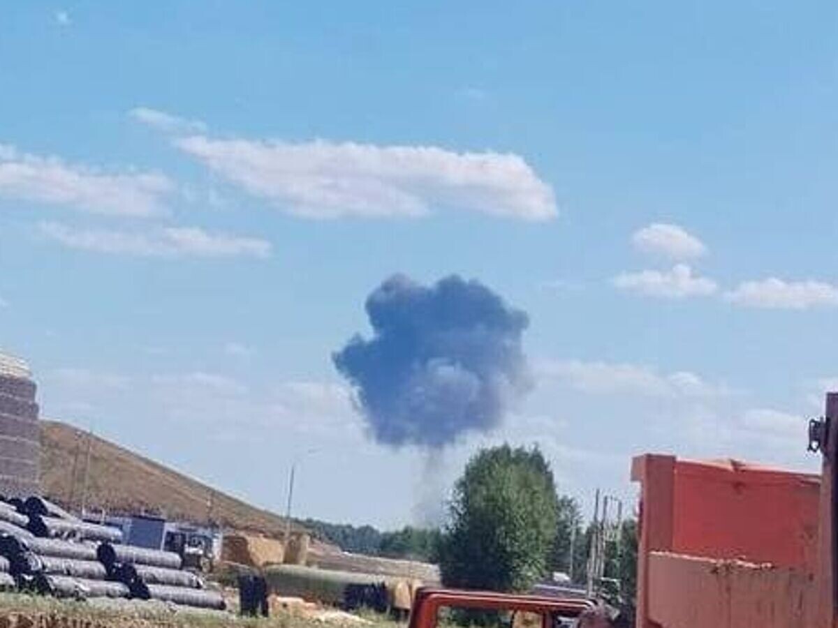    Дым над местом крушения самолета в Подмосковье