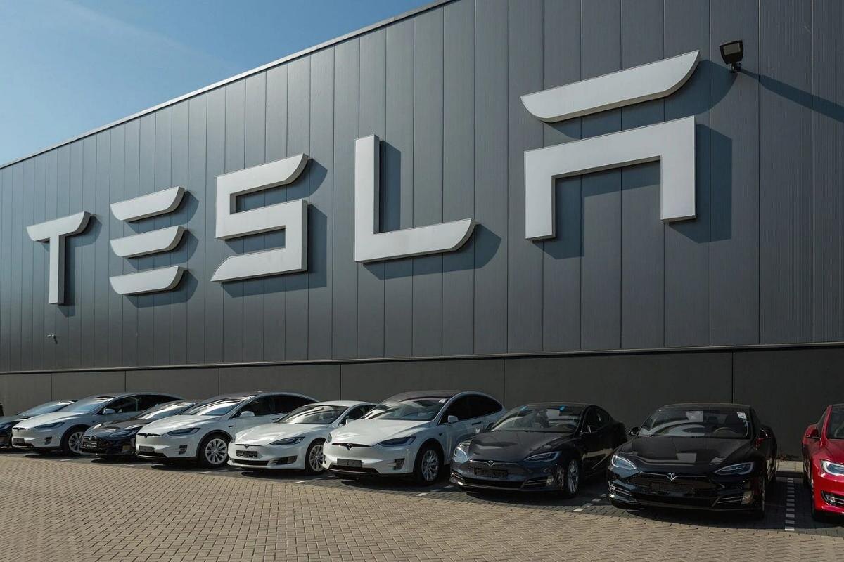 Акции Tesla упали на 8%, больше всего с января 2024 года, после задержки мероприятия роботакси. По словам людей, знакомых с решением, Tesla Inc.