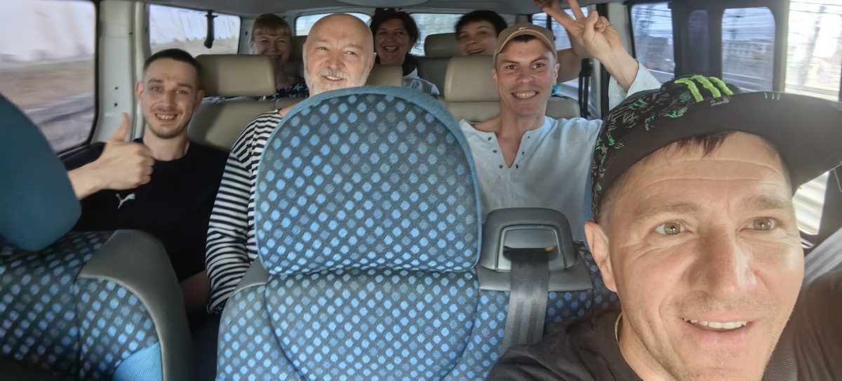 Трансфер Адлер - КПП "Псоу" Поход семейный. Присутствует четверо, ещё трое остались дома.