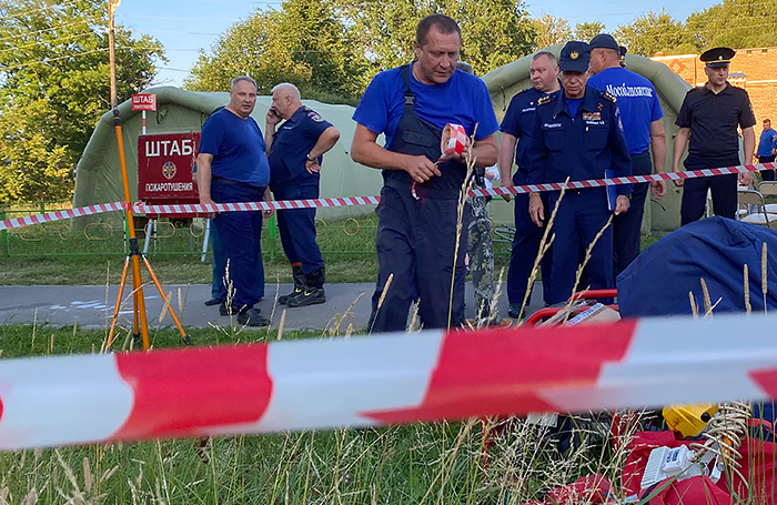    Обстановка на месте падения самолета «Суперджет-100» в Московской области.Андрей Кирсанов/ТАСС