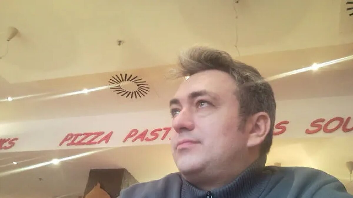    Пилот Евгений Булавко.