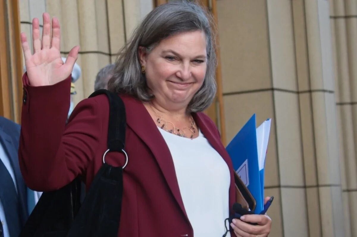    ДНР передала Виктории Нуланд выкованную из западного снаряда розу