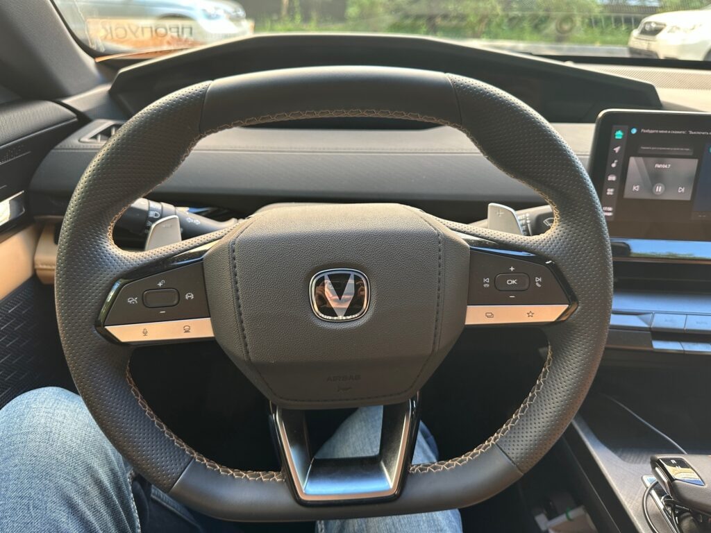 Руль необычной формы – удобный