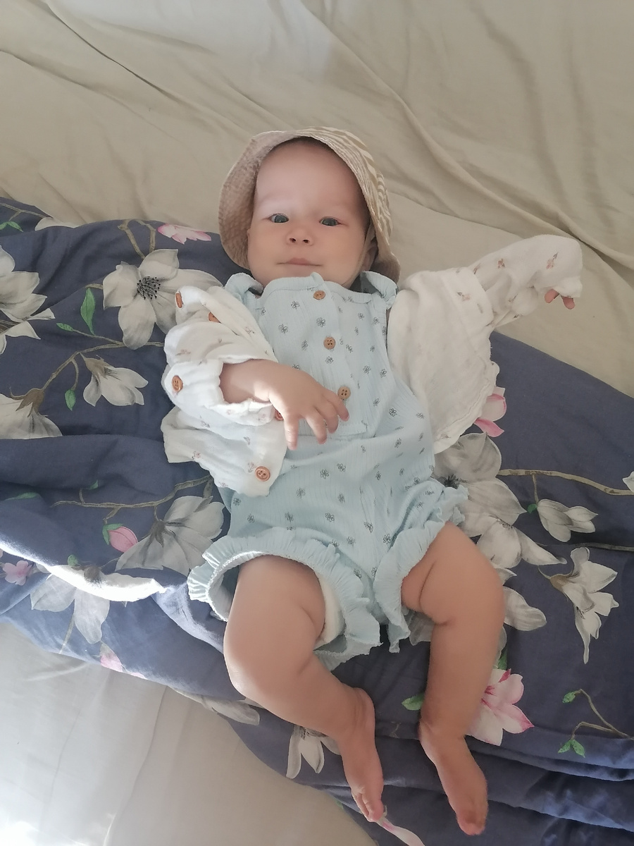 На фотографии немного задраны штанины, вживую выглядит странновато