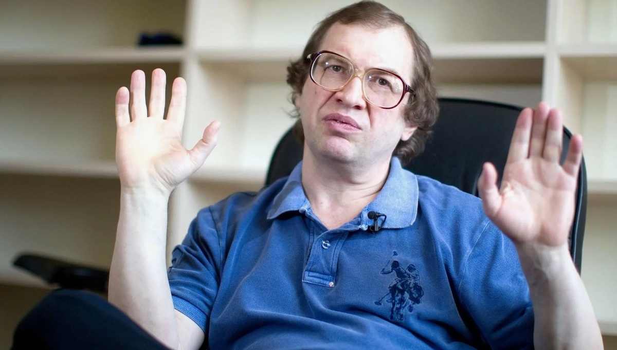 Мавроди уже нет, а дело его живет, источник: https://cdn.iz.ru/sites/default/files/styles/1920x1080/public/article-2018-03/RIAN_902140.HR_.ru_1.jpg