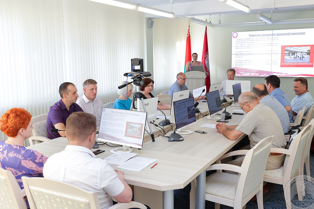    49 абитуриентов получили на внутреннем экзамене 100 баллов — в ГрГМУ зачислили целевиков