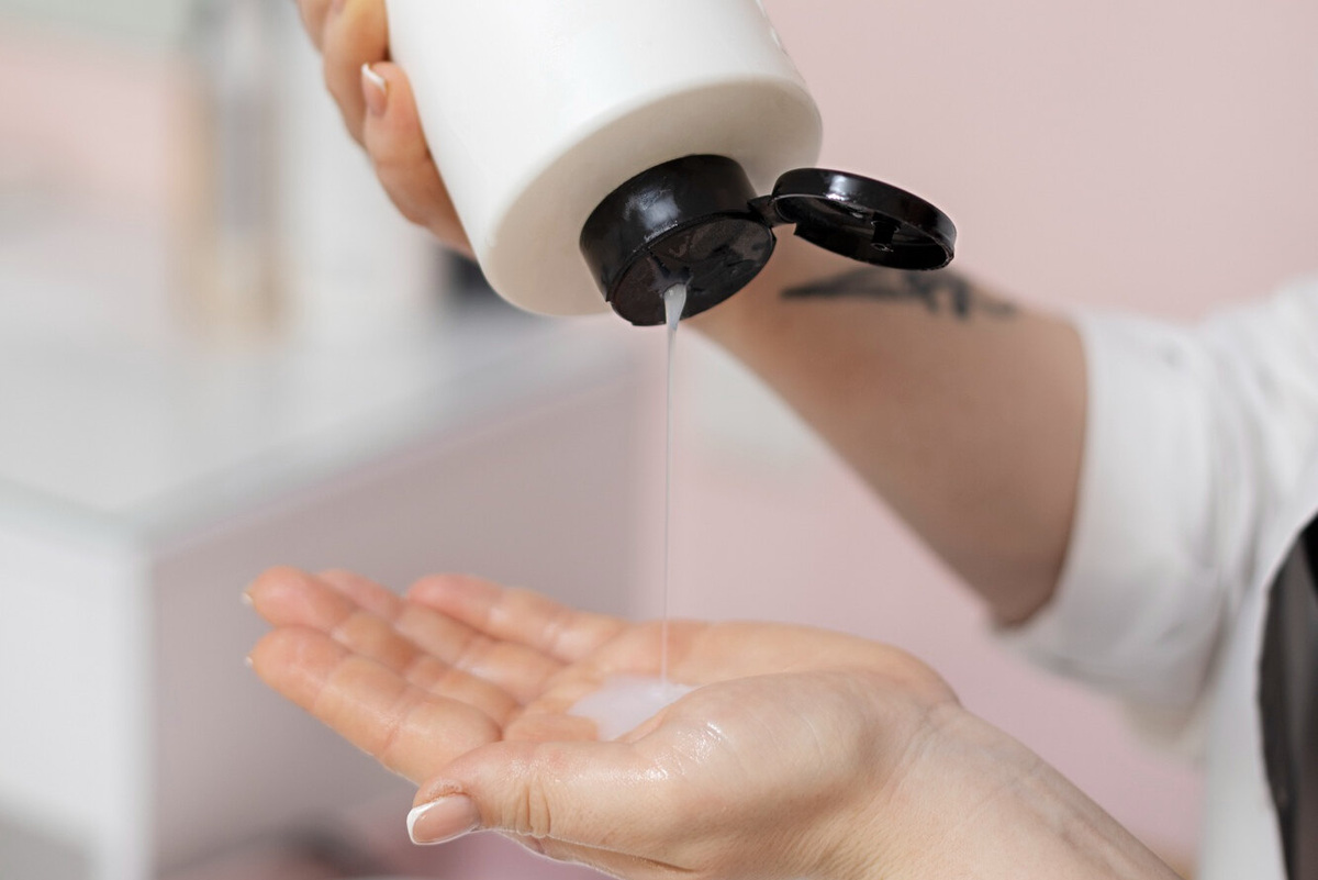     Отмыть все: 8 гениальных применений ненужного шампуня в быту