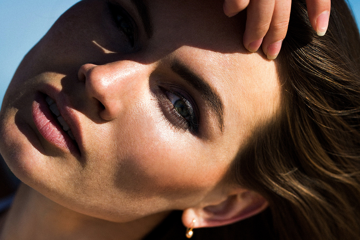    Визажист рассказал, как ухаживать за чувствительной кожей лица летом