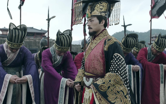 Вымпелы носили высоко рядом с генералом, вон они в исторической дораме