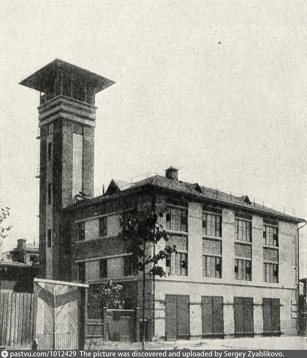1927 год. Здание Ленинской пожарной части на Восточной улице в Ленинской слободе. Ныне это 20-я пожарно-спасательная часть (Ослябинский переулок, дом 2)