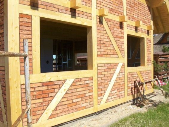 Каркасный дом с кирпичной облицовкой, но не по-русски, а по-германски