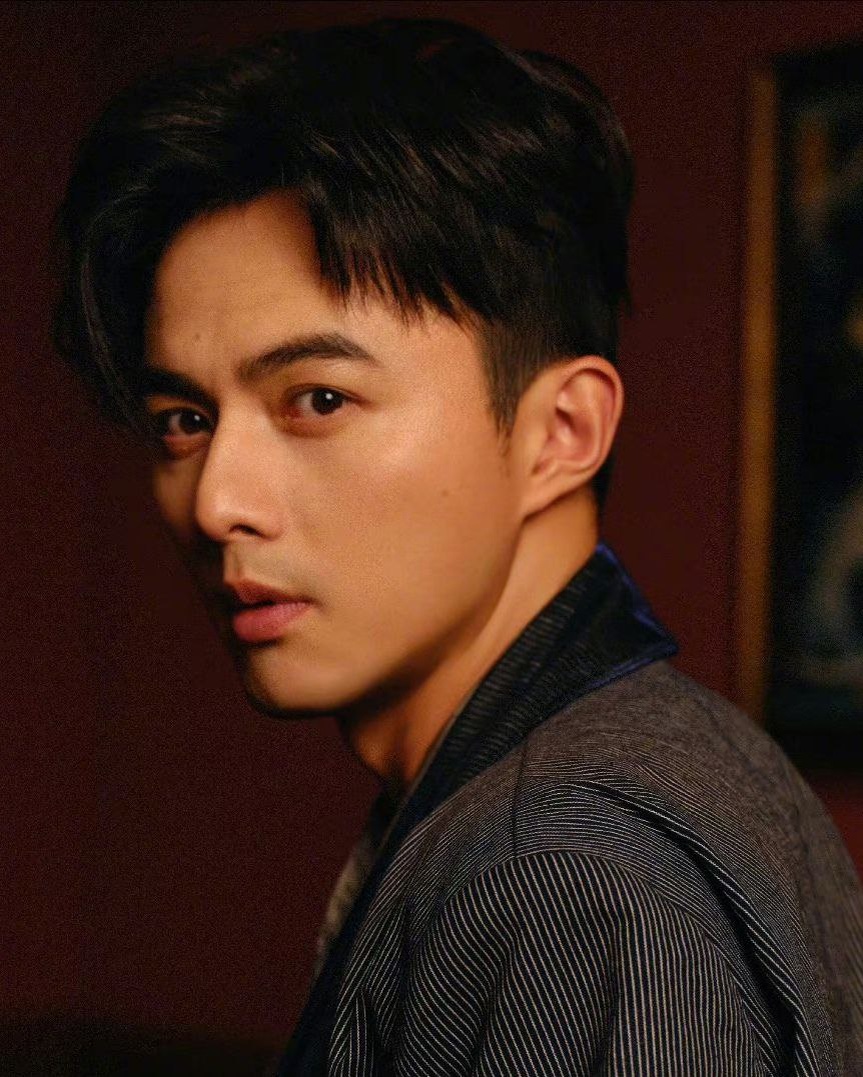 Актёр Е Цзусинь