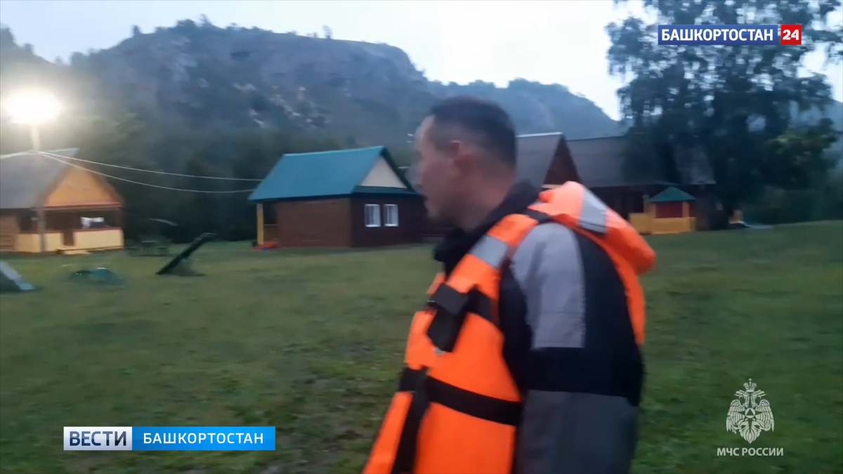    В МЧС прокомментировали ситуацию в лагере в Башкирии, где в связи с подъемом уровня воды в реке закрыли смену