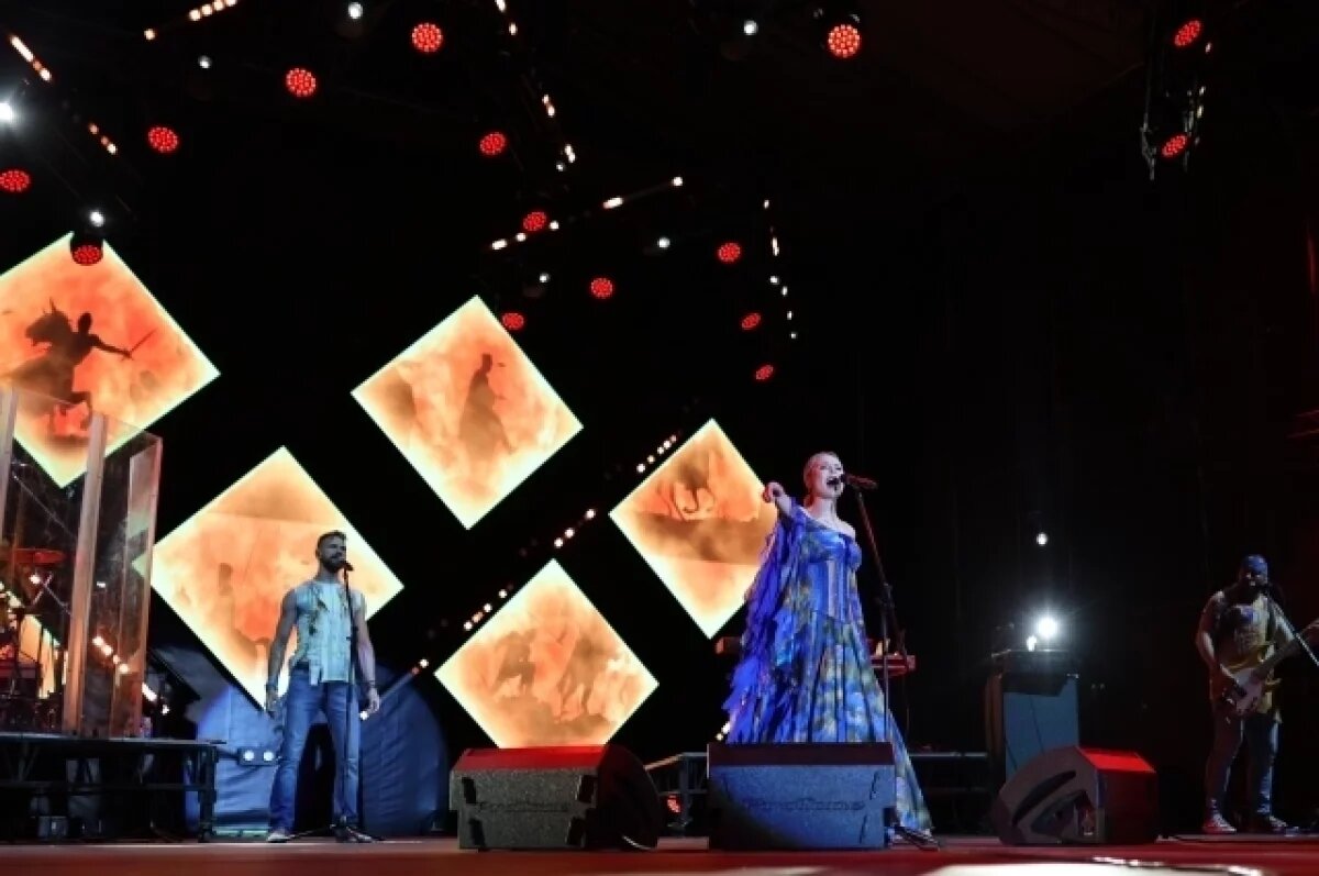    Пелагея исполнила самые популярные хиты.