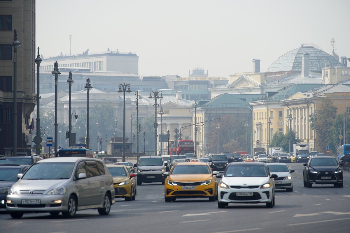 Летняя жара оборачивается лесными и торфяными пожарами. На крупные города ложится смог, который вредит не только здоровью людей, но и небезопасен для техники. Чем чреваты поездки в дыму?