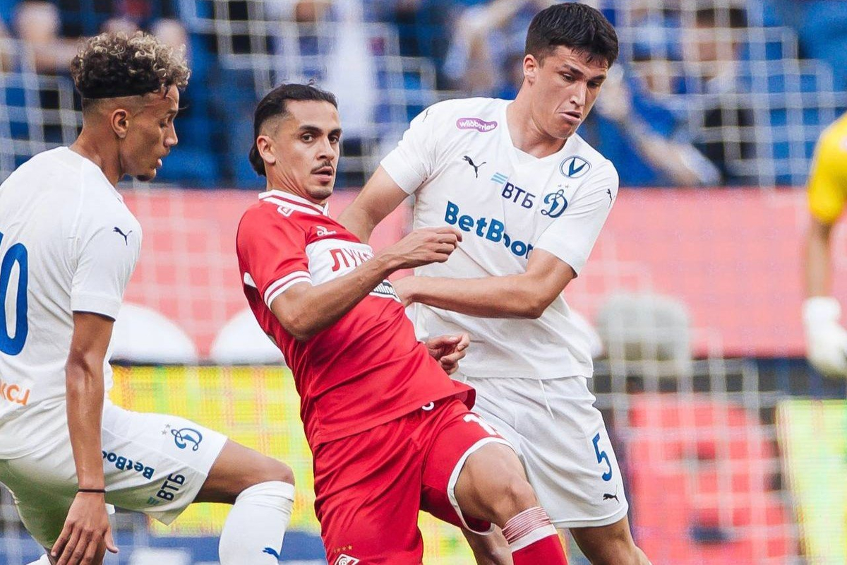 В товарищеском матче "Динамо" – "Спартак" ничья 1:1. (по пенальти 5:4). Фото из интернета.