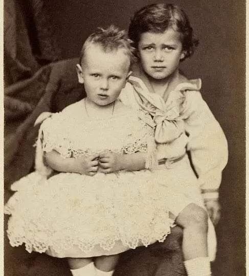 Ники: "Это моя мамочка". Как мать Николая II баловала своих маленьких детей?