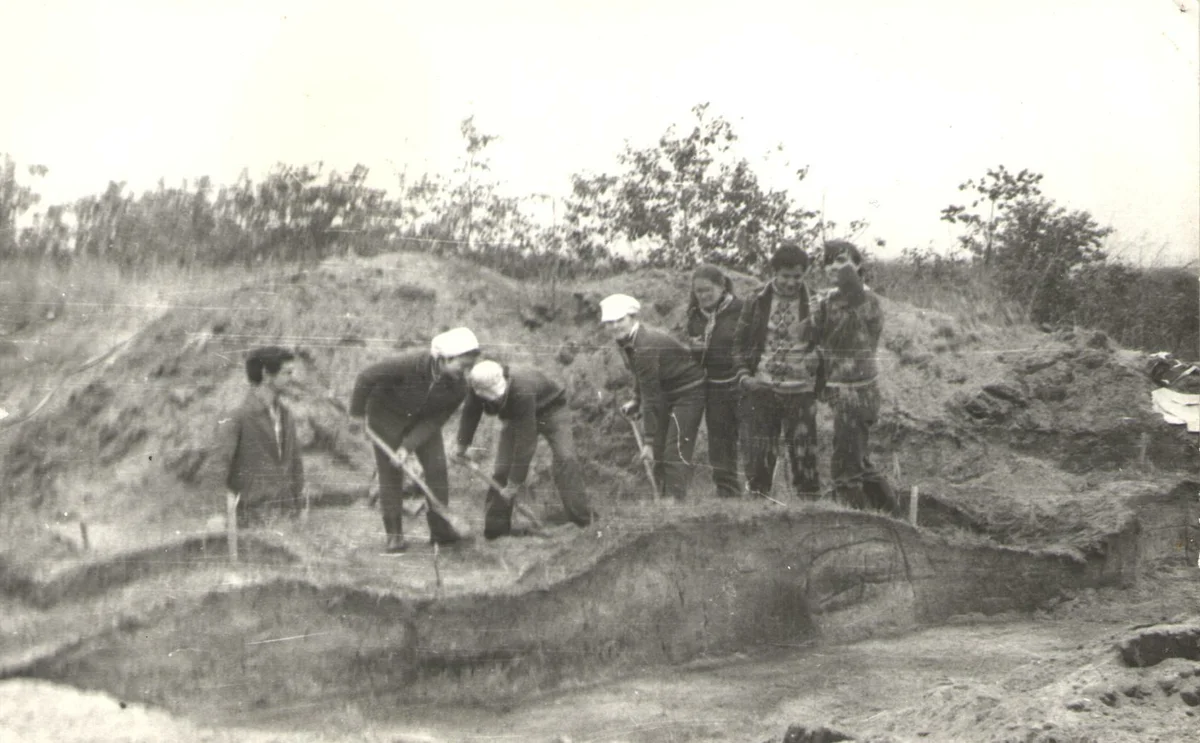 Раскопки в Гнездово, 1982 год. Фото из личного архива автора. 