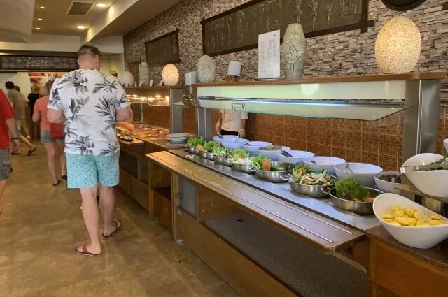    Почему шведский стол так называется?