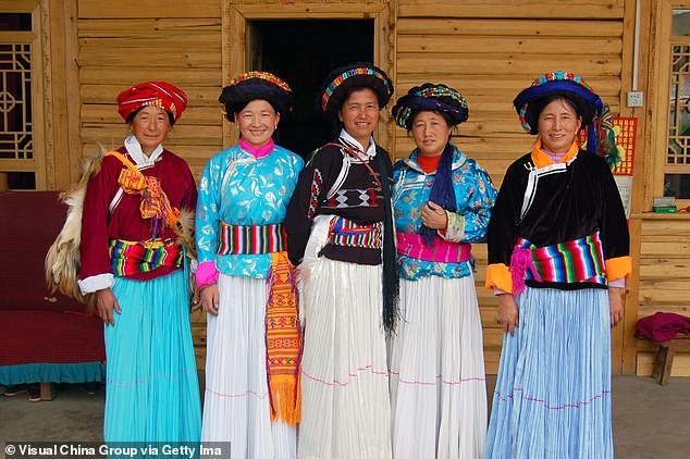 Последнее матриархальное племя Мосо живет на юго-западе Китая в предгорьях Гималаев, недалеко от границы с Тибетом и насчитывает около 40 000 человек.