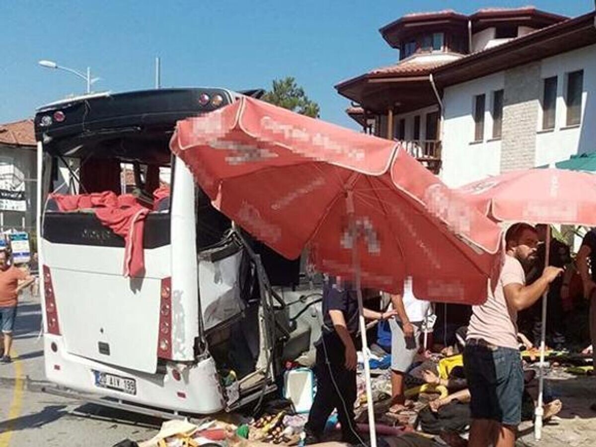    На месте ДТП с участием туристического автобуса в провинции Мугла, Турция