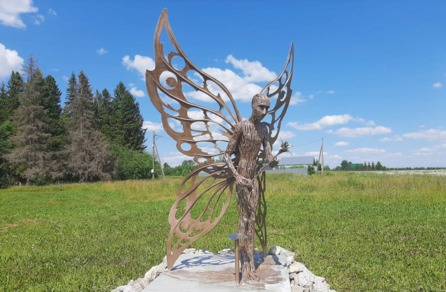 Железному Мечтателю здесь тихо и спокойно. Интересно, о чём он думает?