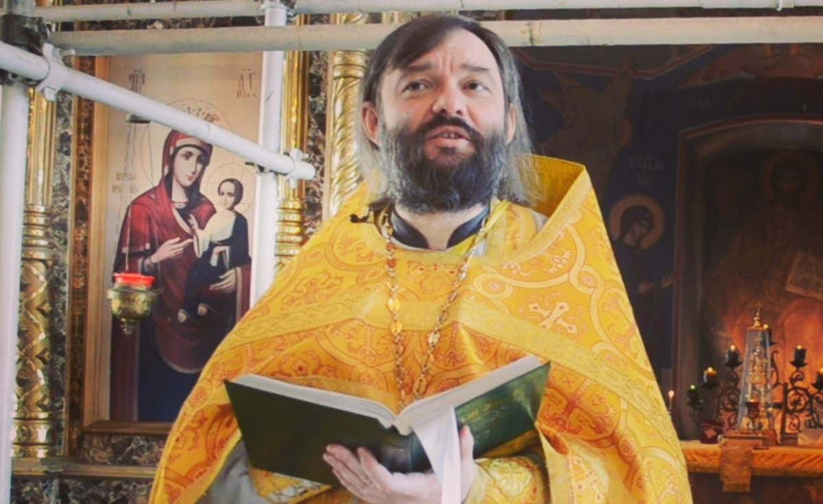 Валерий Сосковец произносит проповедь в храме.