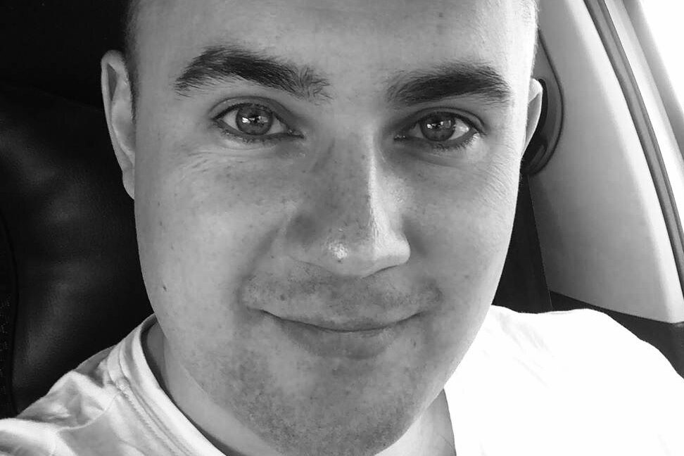     Скоропостижно скончался в 39 лет солист группы «Баян Микс» Сергей Котков: остались жена и четверо детей
