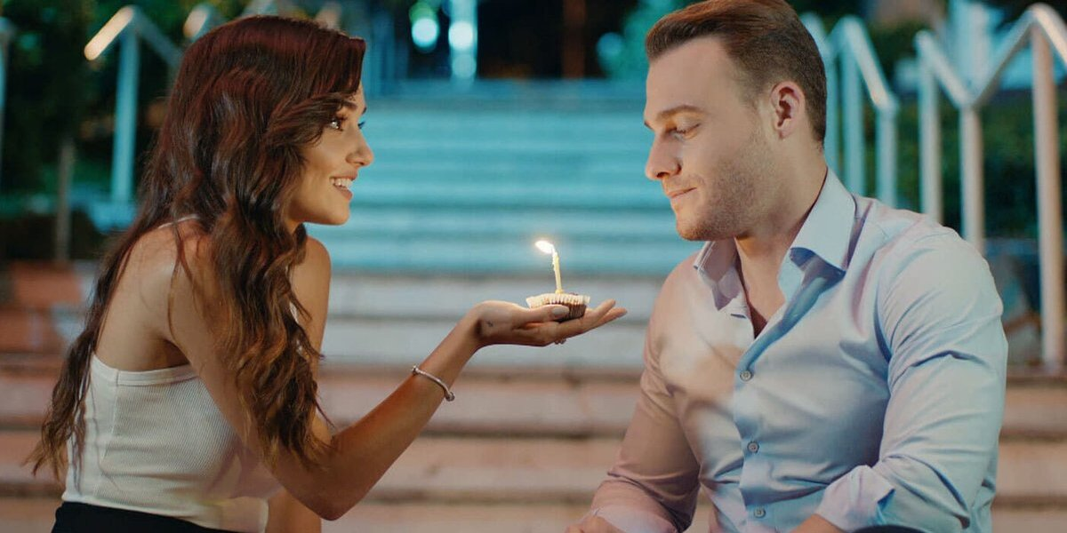 Практически каждый турецкий сериал славится закрученной любовной линией, за которой неотрывно следят поклонники.