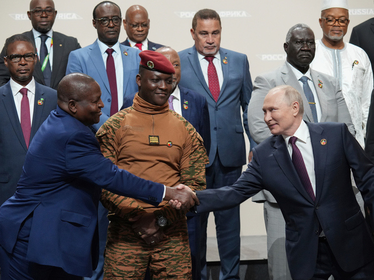 Африка снова хочет денег...  Дадим? Фото из всемирной сети интернет.