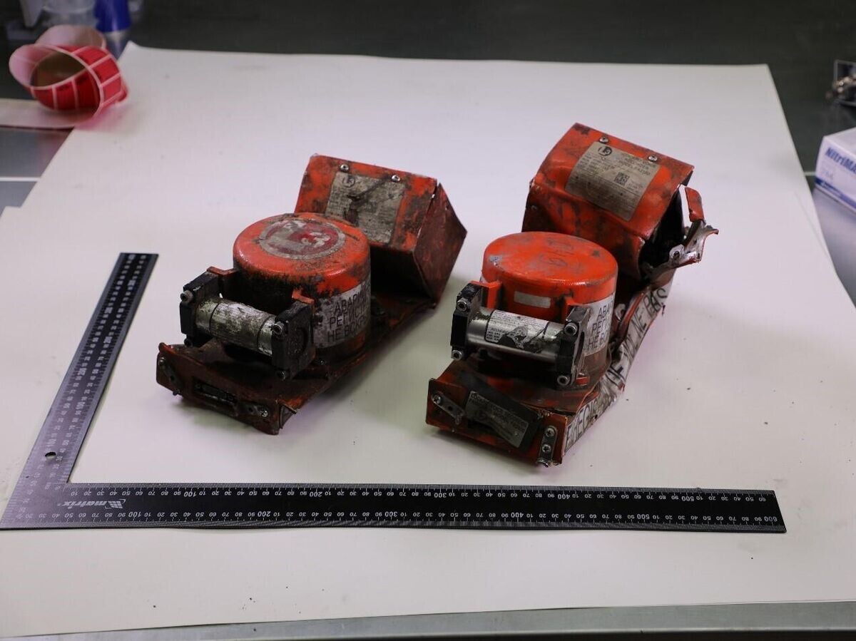    Бортовые самописцы разбившегося в Подмосковье самолета© Фото : Межгосударственный авиационный комитет