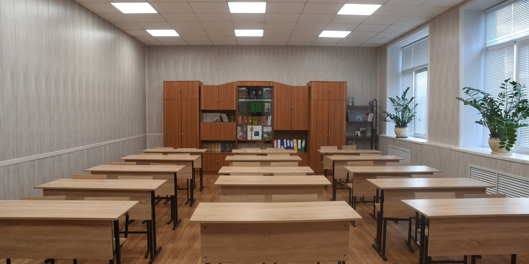 "Из школы учителя гнать нельзя (кадровый дефицит), но зато можно не повышать зарплату..."