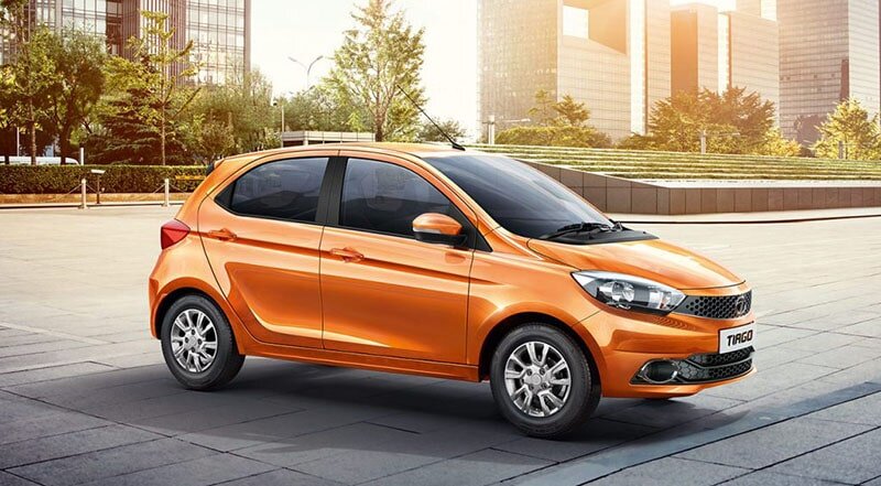 Открывает наш топ-10 самых дешевых машин в мире автомобиль от все той же индийской компании Tata – хэтчбек Tiago.