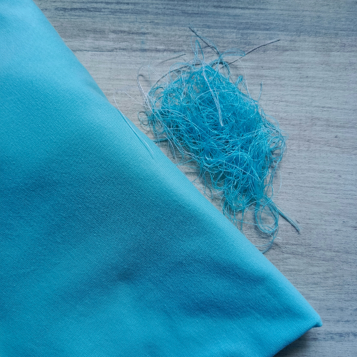 Фотик опять цвет перевирает - цвет ткани нежно мятный - оттенок тиффани