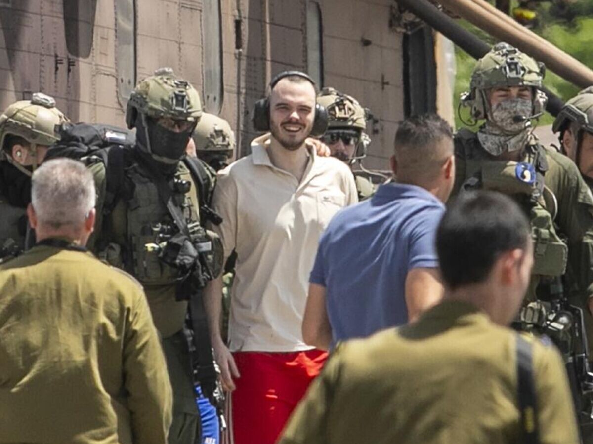    Россиянин Андрей Козлов в медицинском центре в Рамат-Гане, Израиль© AP Photo / Tomer Appelbaum