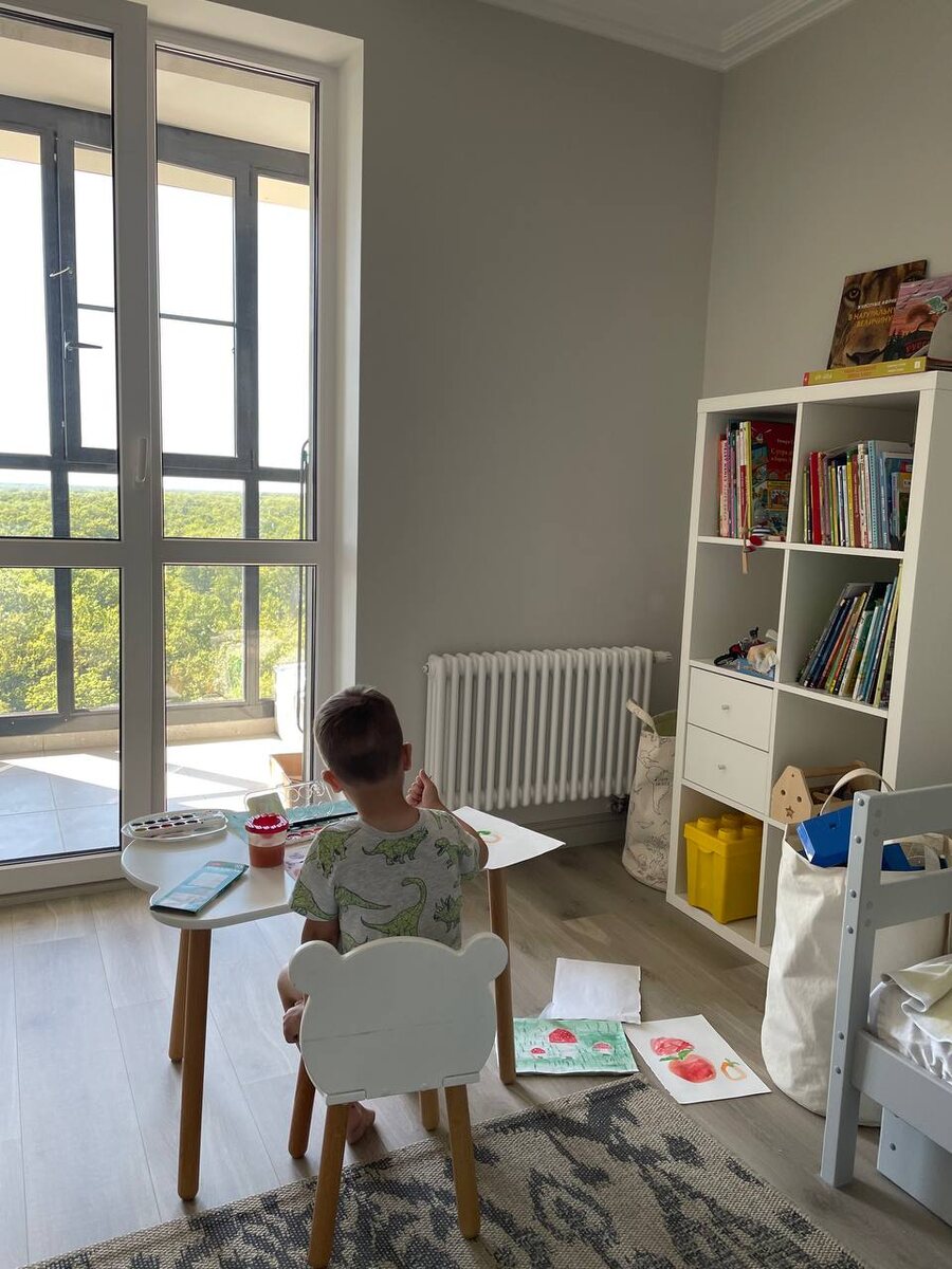 Внук рисует. Соскучилась уже за неделю