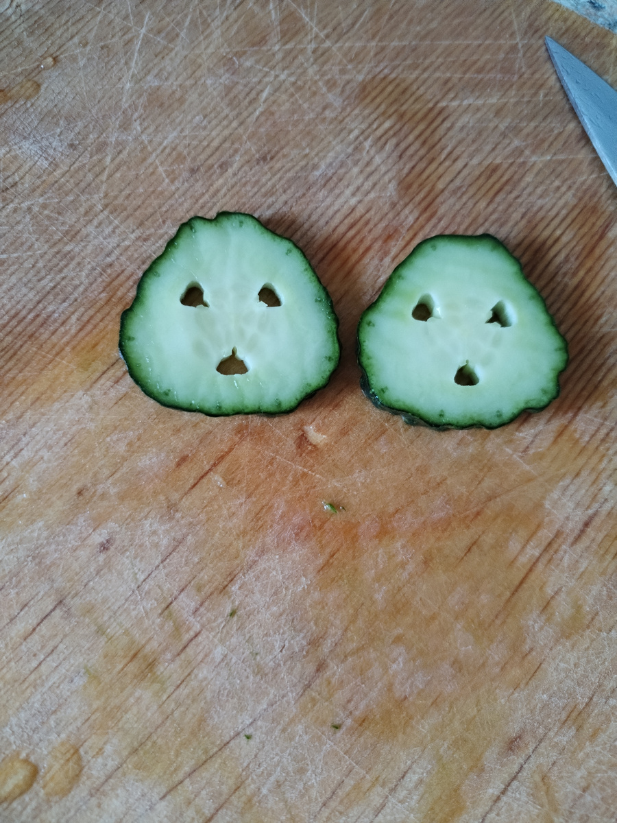 Это мне такой огурчик попался, даже подходит к статье 