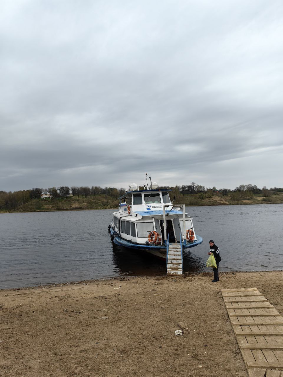 Переправа в Тутаеве – заходишь на кораблик и плывешь) 