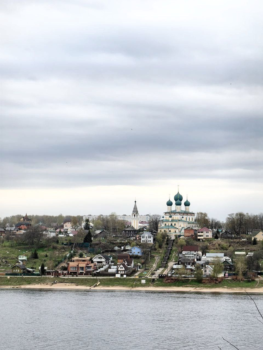 Вид на Борисоглебскую сторону и Воскресенский собор 