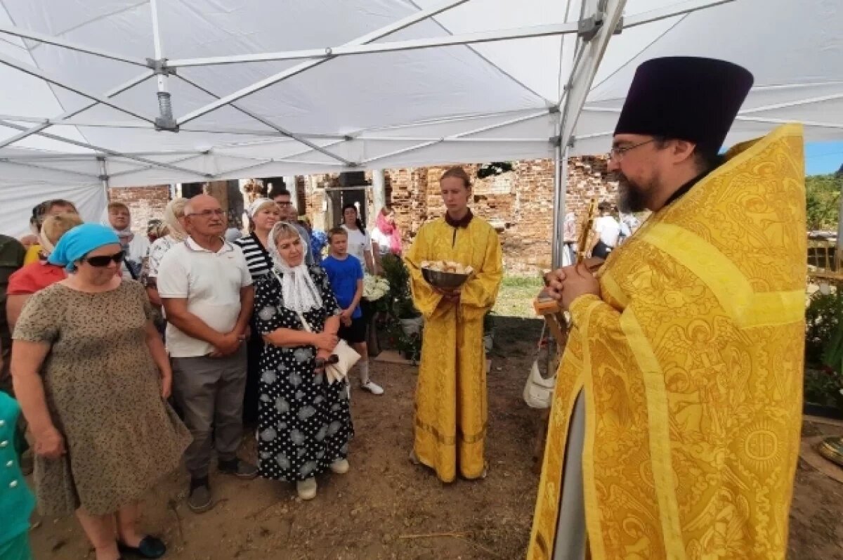    В Тверской области возле руин храма прошла Божественная литургия