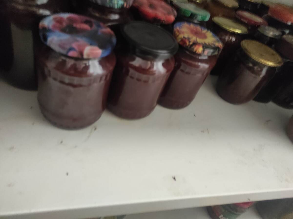 клубничное варенье и соленые грибы
