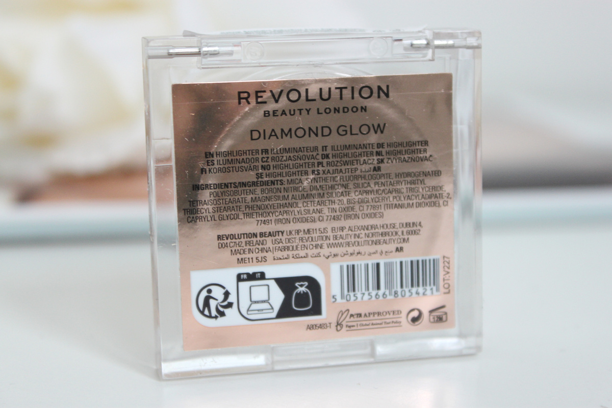 Makeup Revolution Beam Bright Highlighter, в оттенке Diamond Glow.