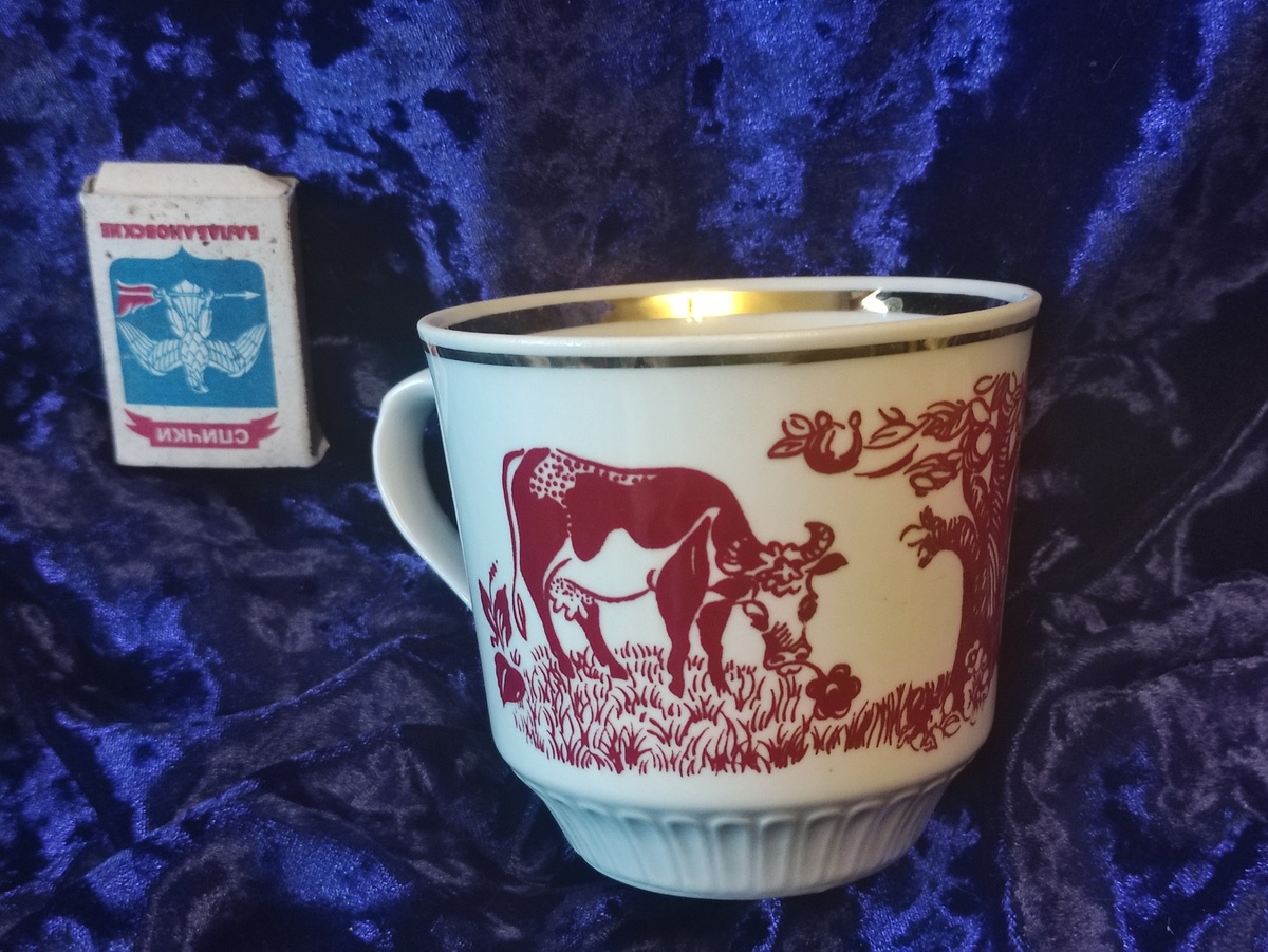 Живая бегающая от продаж чашка